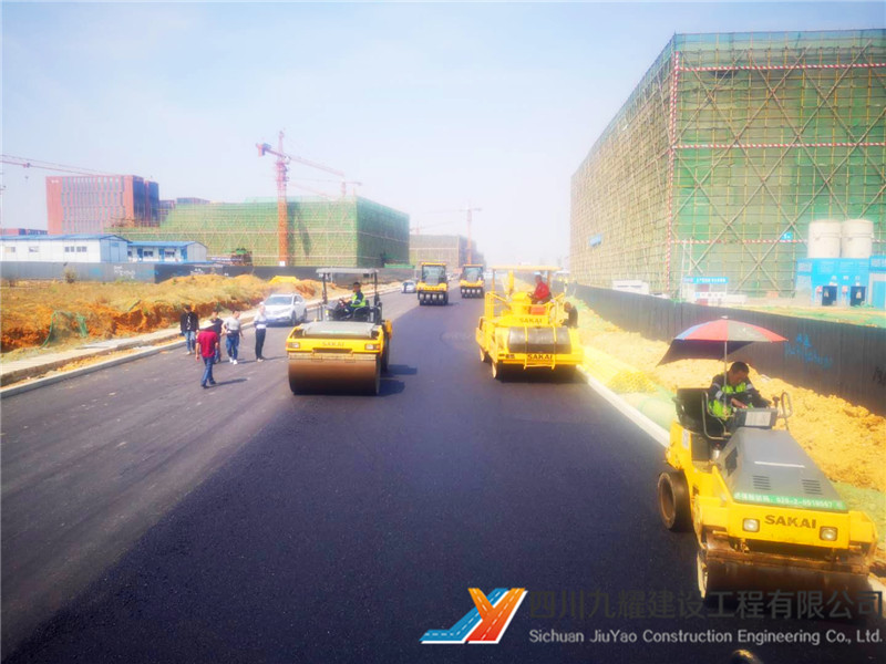 双流起步区市政道路3期1标段路面施工