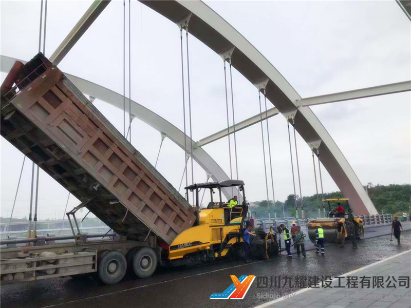 成都创意路钢桥面沥青铺装项目