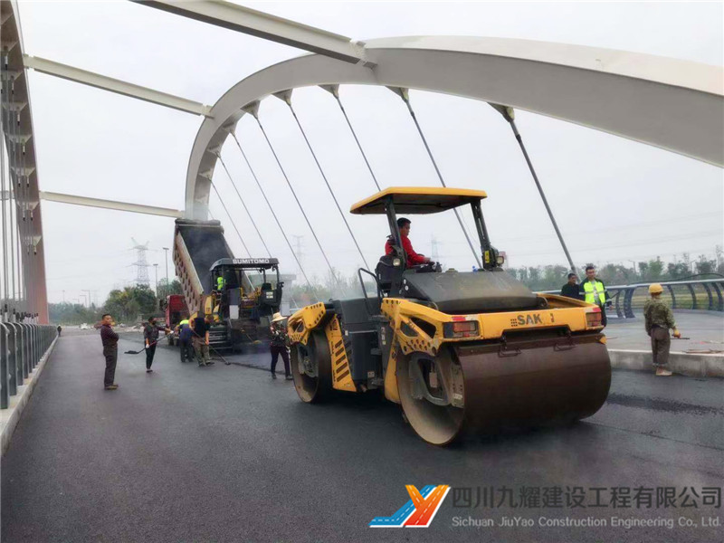 成都创意路钢桥面沥青铺装项目