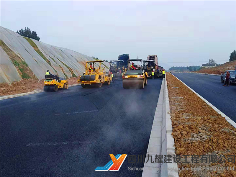 梓潼县城至东石乡公路段路面工程