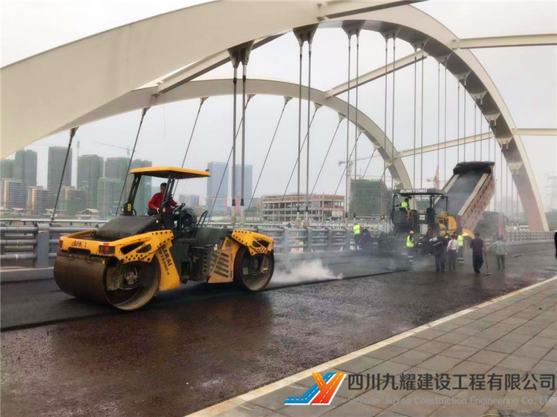 成都创意路钢桥面沥青铺装项目