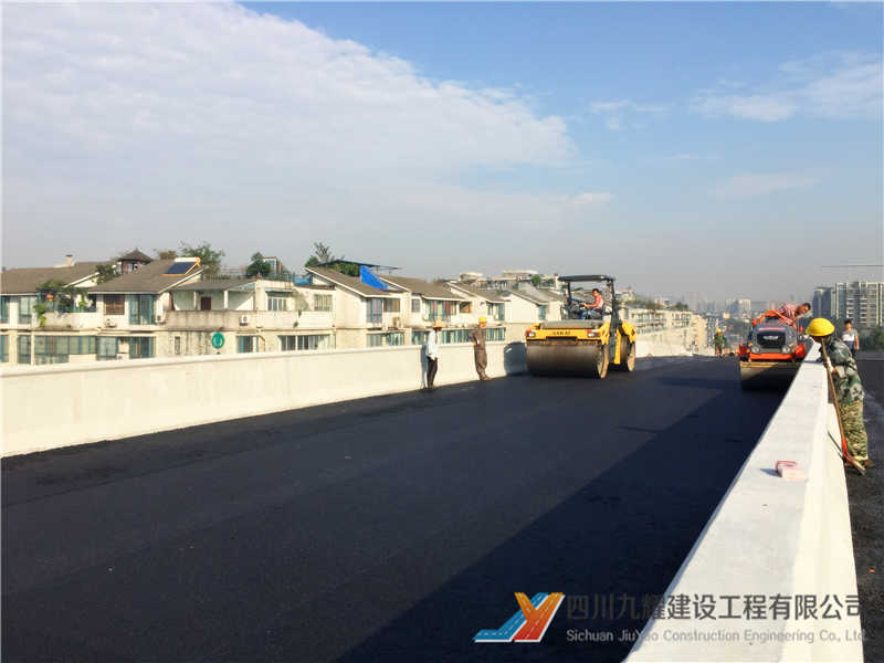 成都理工大学钢桥面沥青路面施工
