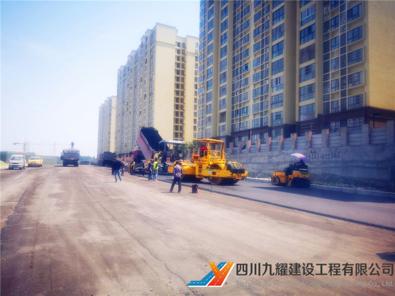 双流起步区市政道路3期1标段路面施工