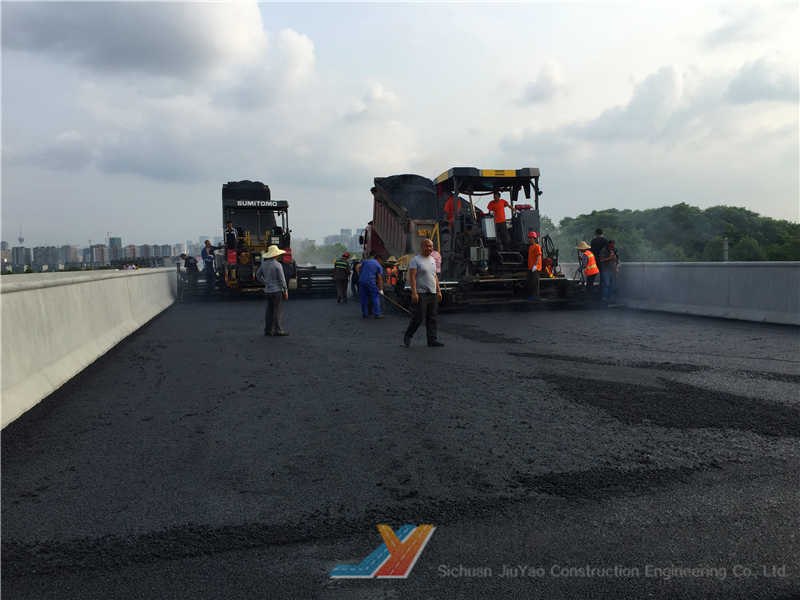 金凤凰钢桥面施工