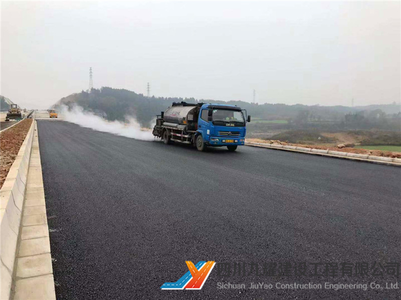 梓潼县城至东石乡公路段路面工程