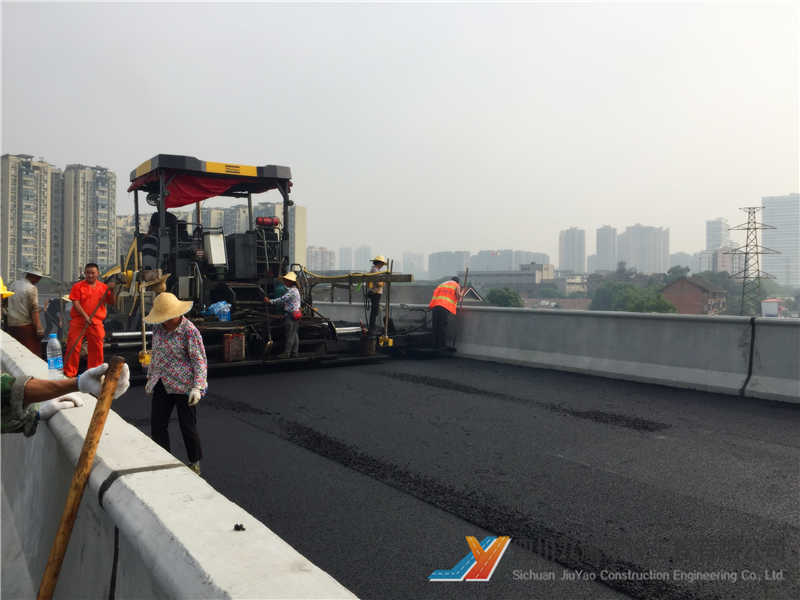 成都理工大学钢桥面沥青路面施工