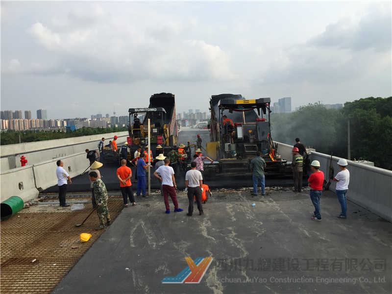 金凤凰钢桥面施工