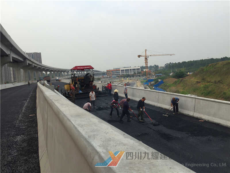 金凤凰钢桥面施工