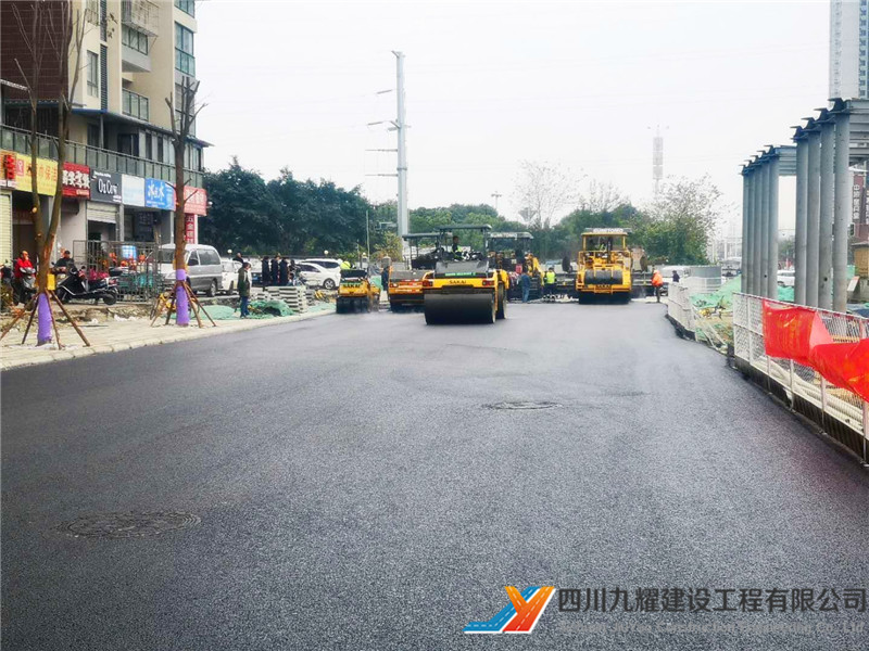 郫县有轨电车犀团路沥青路面施工项目