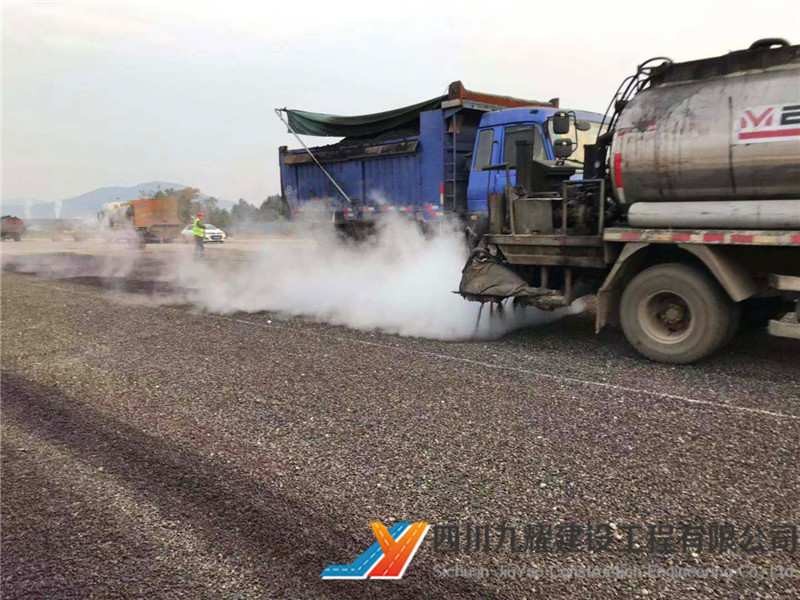 梓潼县城至东石乡公路段路面工程