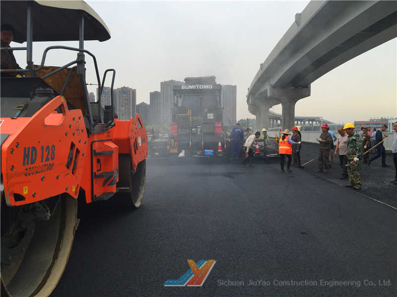 金凤凰钢桥面施工