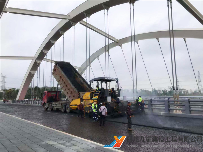成都创意路钢桥面沥青铺装项目