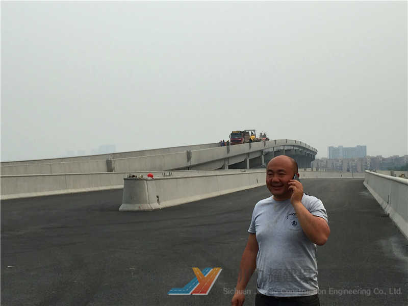 金凤凰钢桥面施工