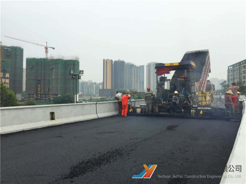 成都理工大学钢桥面沥青路面施工