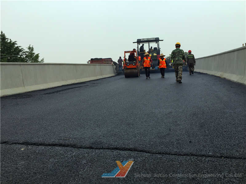 金凤凰钢桥面施工