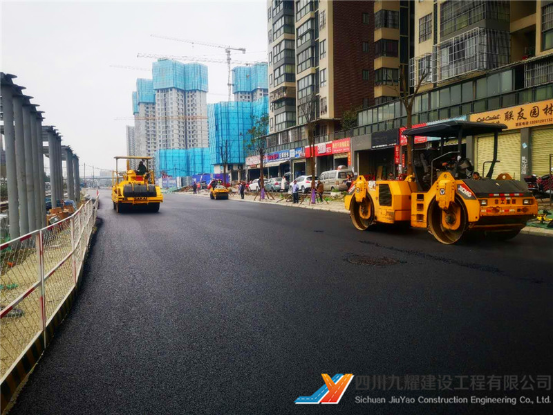 郫县有轨电车犀团路沥青路面施工项目