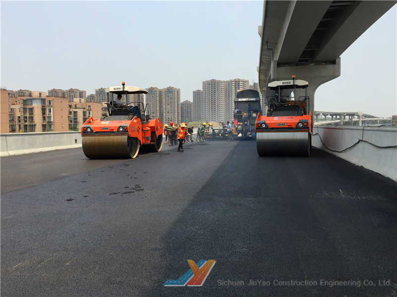 金凤凰钢桥面施工